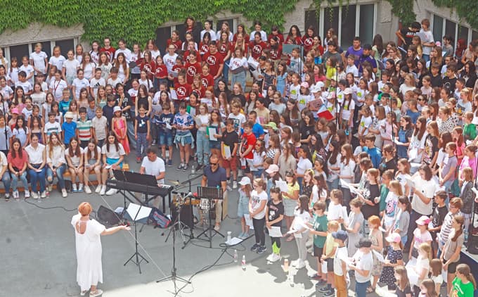 (FOTO) Zborovski BUM ali postkoronski bum učinek