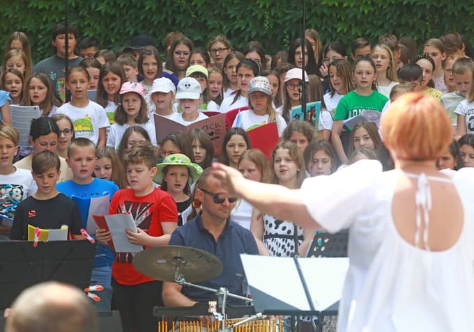 (FOTO) Zborovski BUM ali postkoronski bum učinek