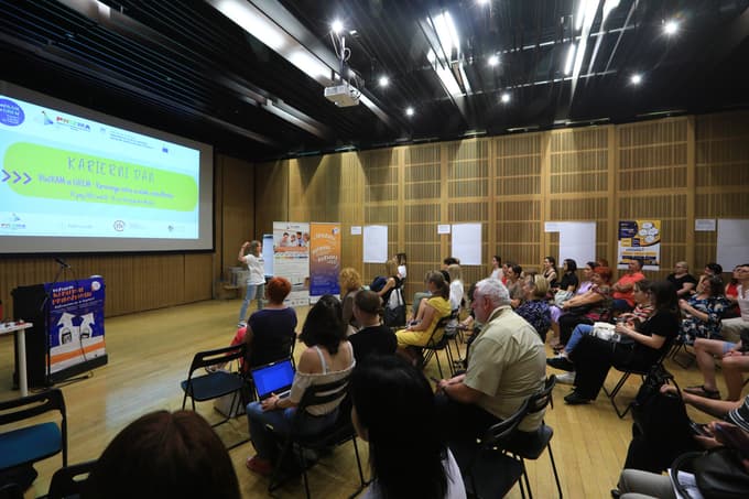 (FOTO in VIDEO) Karierni dan v Mariboru: Izbiro poklica jim bo olajšala praksa