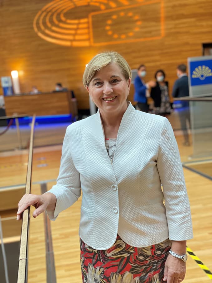 (ODZIVI) Slovenski poslanci o nagovoru von der Leyen: Veliko o spravljivosti, številna vprašanja ostala neodgovorjena