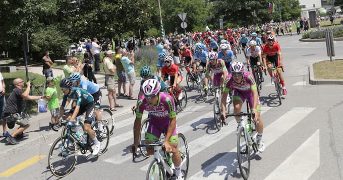 Dirka po Sloveniji: Tadej Pogačar proslavil zmago moštvenega kolega