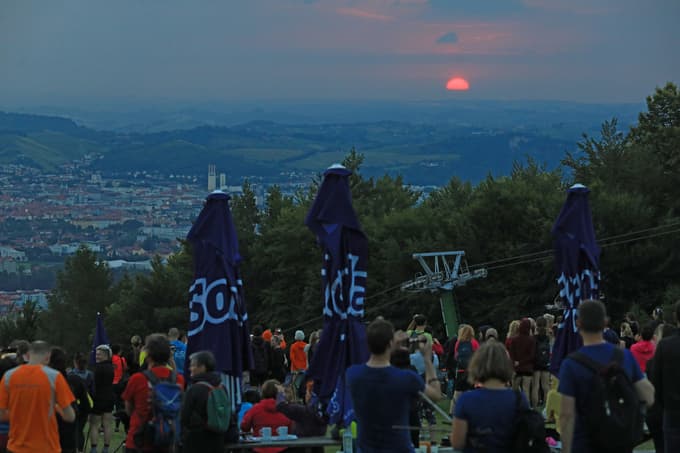 Maribor - Trikotna jasa - Prireditve - Pohod - Sončni vzhod na Trikotni jasi - pohodniki - Sonce - -