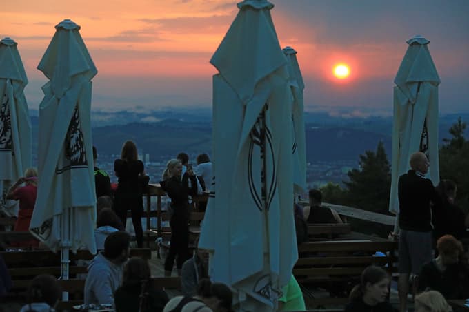 Hladnik Zakotnik, ki se z napovedovanjem vremena ukvarja že osem let, se tako intenzivnega primera ne spomni. “Je res redkost,” je dodala za N1.