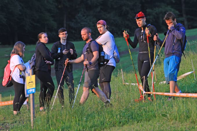 (FOTO) Po nočnem neurju nekaj sto ljudi na Pohorju pričakalo sončni vzhod in prvi poletni dan