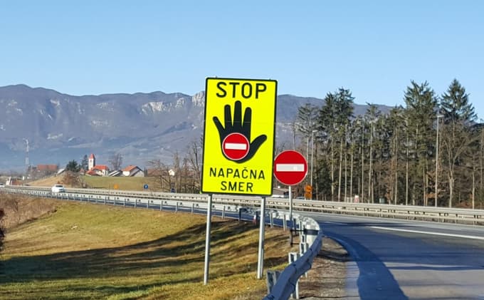 Napačna smer