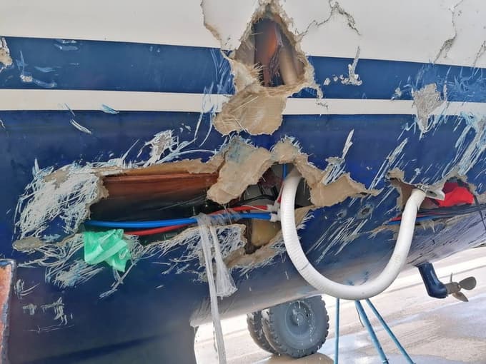 (FOTO) Izola: Tako je po tramontani videti jadrnica, zaradi katere je umrl avstrijski morjeplovec