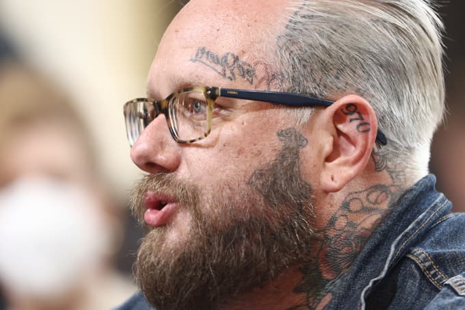 Jason Van Tatenhove med pričanjem pred odborom