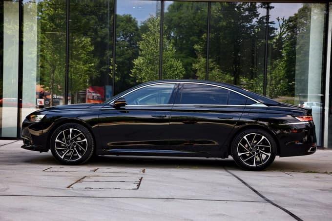 (FOTO) DS 9: Predsedniška limuzina po francosko