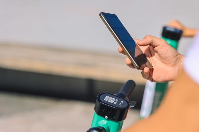 Vodilna evropska aplikacija za mikromobilnost načrtuje, da bo do konca leta upravljala 230.000 električnih skirojev in električnih koles.