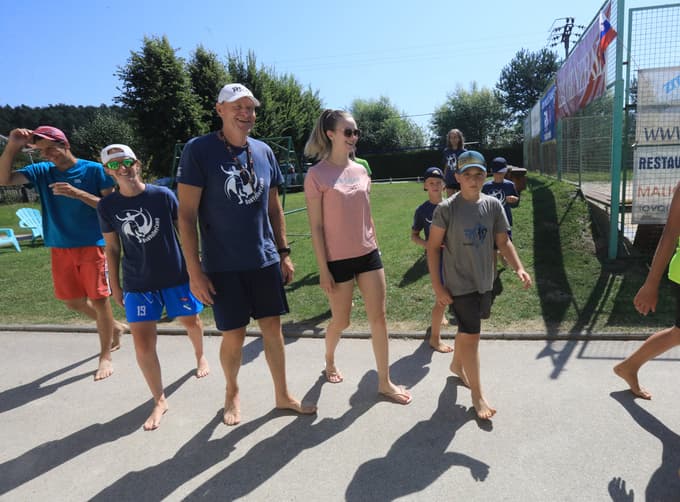 Peter Možič uživa pri delu z mladimi.