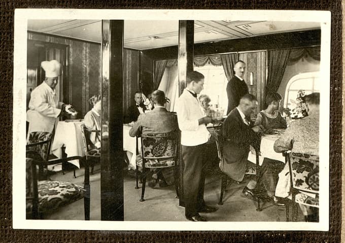 Jedilnica na krovu cepelina. Iz albuma Zeppelin Weltfahrten.