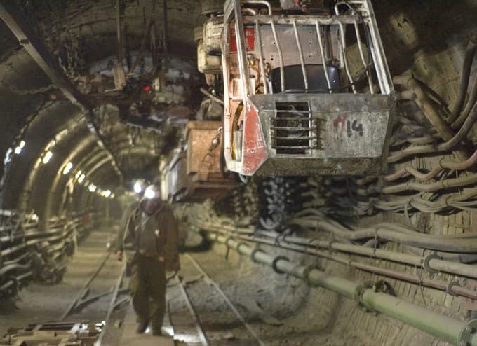 Z vsebino predloga zakona so v Premogovniku Velenje zadovoljni, saj vključuje tudi želene socialne ukrepe za delavce, vključno z možnostjo predčasnega poklicnega in starostnega upokojevanja. 