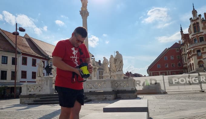 (FOTO in VIDEO) Kakšna je razlika med klopjo na soncu in klopjo v senci: S termalno kamero po mariborskih trgih