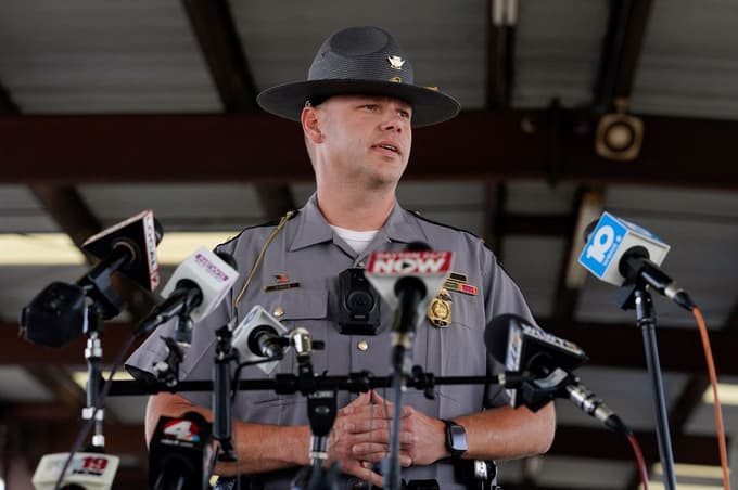 (FOTO) V Ohiu policija ubila oboroženega moškega, ki je grozil FBI