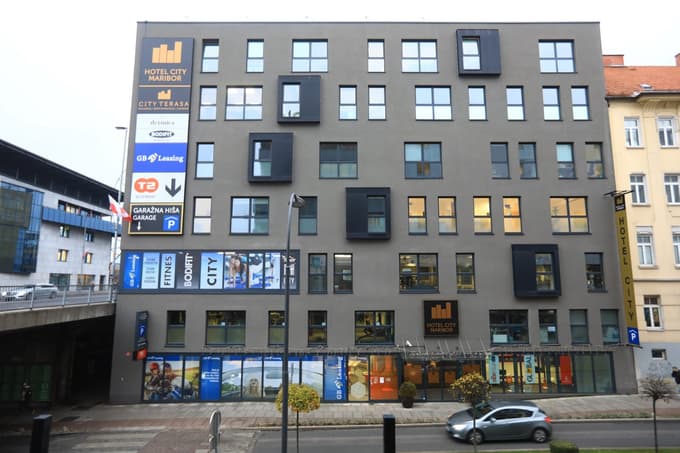 Upravljavec hotela City Maribor beleži veliko gostov. Sodišče pa beleži veliko nepravilnosti in procesnih zlorab pri lastniku hotela.