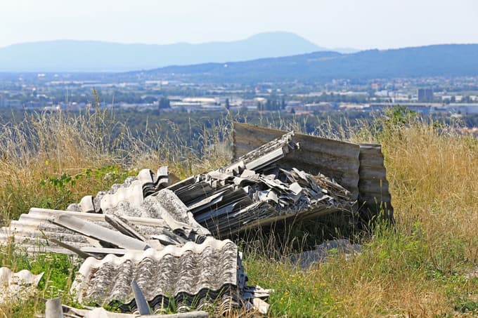 Maribor - Stolni vrh - Okolje - Odpadki - Azbestne plošče na Stolnem vrhu - -