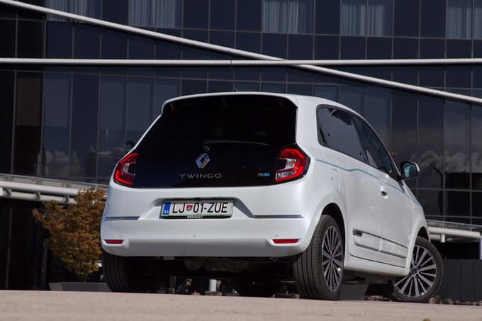 (TEST) Zakaj je električni twingo primeren (tudi) za mestno dostavo?
