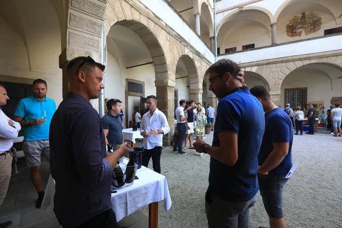 Promenada okusov je letos potekala na zgornjem dvorišču Ptujskega gradu.