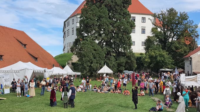 Srednjeveško popoldne na turnirskem prostoru Ptujskega gradu.