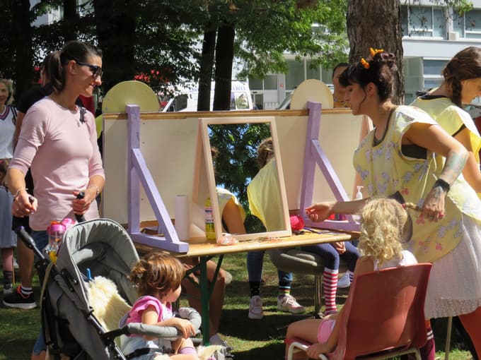 Brez kitk na Pikinem festivalu!!! Ni problema, Pikine frizerke to hitro uredijo. 