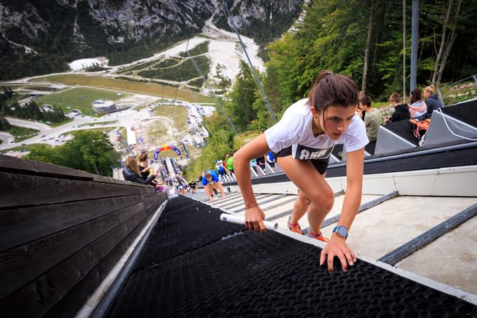 (FOTO) Najhitreje so se po letalnici bratov Gorišek povzpela stara imena. Pekoče noge je nekoliko ohladil dež