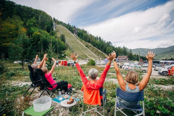 (FOTO) Najhitreje so se po letalnici bratov Gorišek povzpela stara imena. Pekoče noge je nekoliko ohladil dež