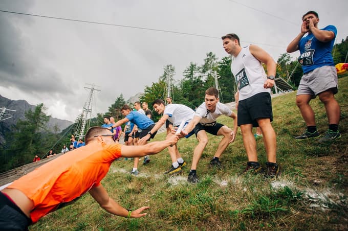 (FOTO) Najhitreje so se po letalnici bratov Gorišek povzpela stara imena. Pekoče noge je nekoliko ohladil dež