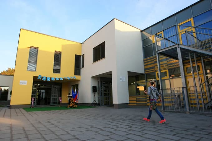 Ptuj - Osnovna šola dr. Ljudevita Pivka Ptuj - Šolstvo - Zgradbe -