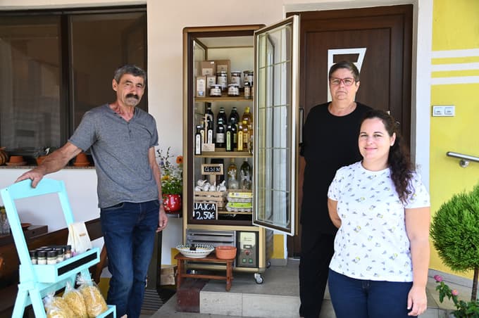 Jerneja Jančar je pred nekaj leti od mame Jožice in očeta Jožka prevzela kmetijo in takrat so se začeli ukvarjati z dopolnilnimi dejavnostmi. 