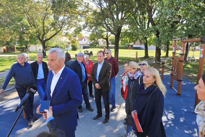 (FOTO) Nova igrala tudi na Schreinerjevem trgu v Mariboru