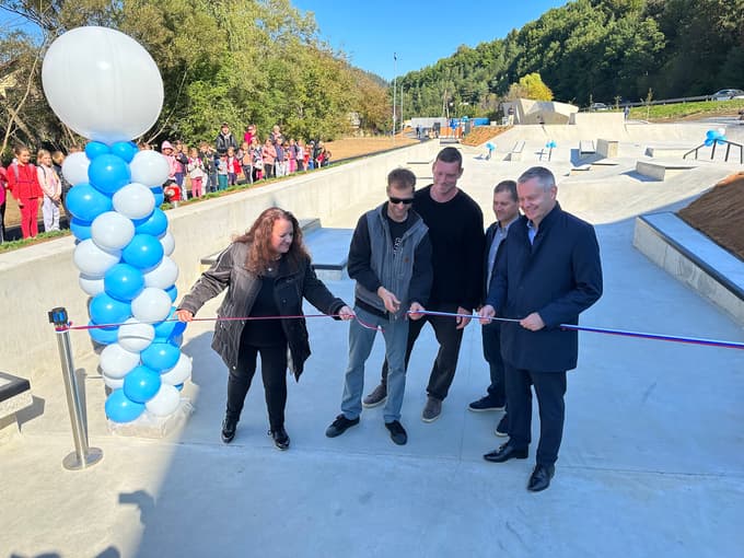(FOTO) V Slovenj Gradcu odprli največji skate park v Sloveniji: Prostor bo dobil veliko vsebine 