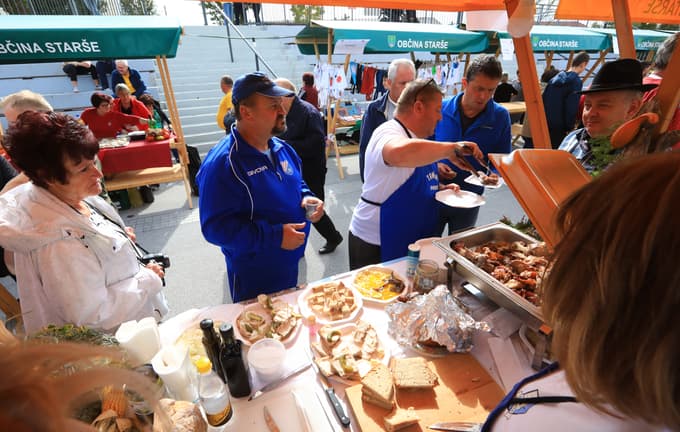 Starše - prireditev v vaško središče v Starše, kjer organizira Turistično društvo Starše - stojnice - hrana