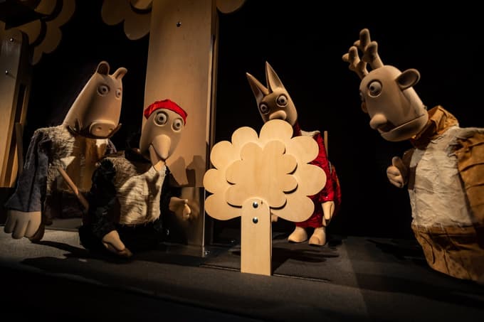 Režiser in avtor likovne podobe Želodkove skrivnosti je Silvan Omerzu. 