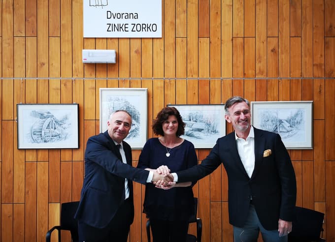 Vrtec Selnica ob Dravi - podpis pogodbe (od leve Ivan Cajzek, direktor GIC GRADNJE, dr. Vlasta Krmelj. županje Selnice ob Dravi, Marko Lukić, direktor Lumar IG) - 28.9.2022