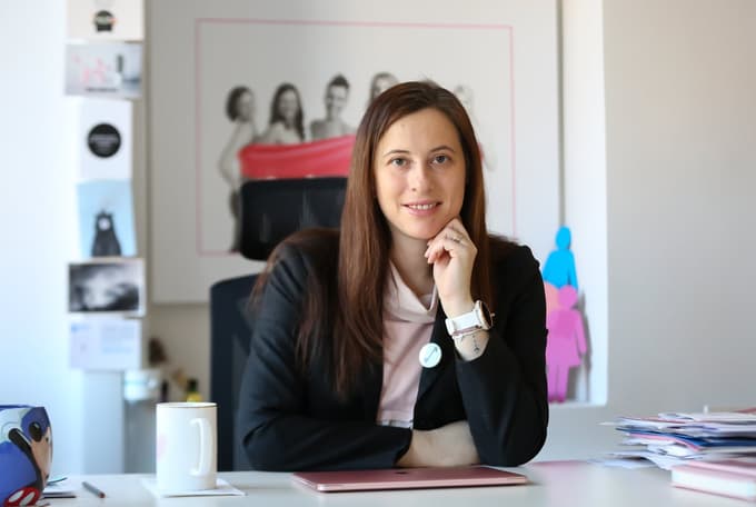 Tanja Španić, predsednica združenja Europa Donna Slovenija: "Izjemno priporočljivo je, da se vadbe, sploh če bolnice do zdaj niso bile zelo dejavne, lotijo s strokovnjaki in vodeno in z njo nadaljujejo v vsakodnevnem življenju."