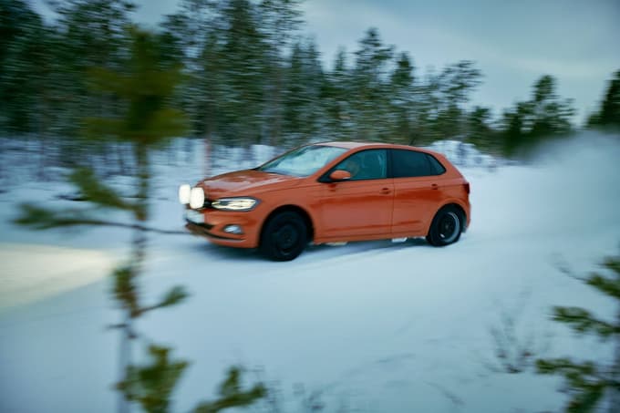 Ožje pnevmatike so preizkušali na volkswagen polu