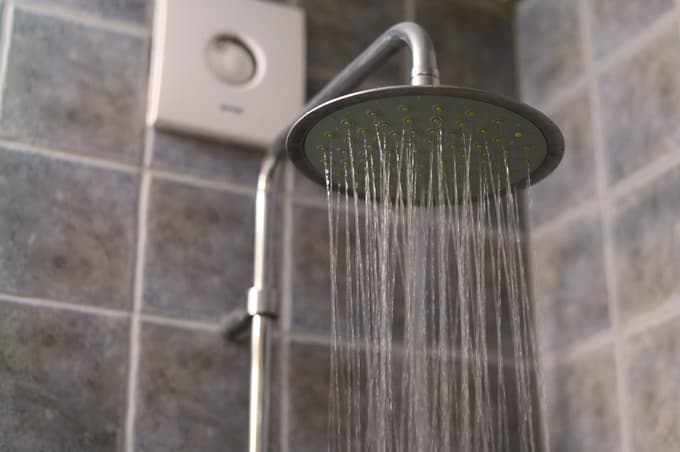 Sanitarna toplotna črpalka: Kako do cenejše tople vode, ne da se odpovemo udobju