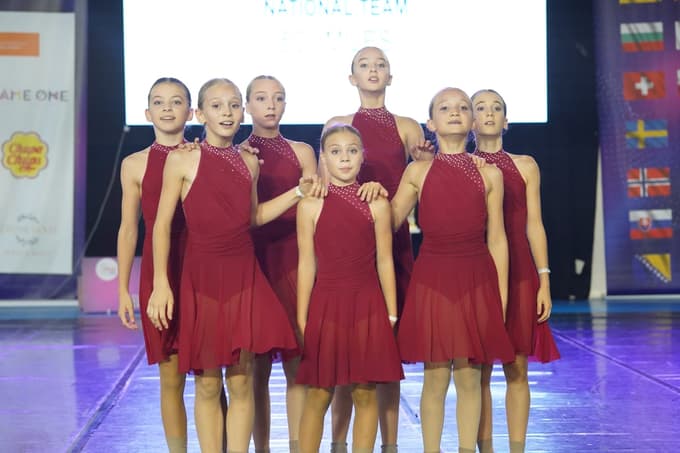 Podprvakinje v kategoriji modernega plesa Tara Jug, Lija Kolar, Izabela Stušek,
Ema Skaza, Kaja Perčič, Pia Peperko
in Lara Antolič 