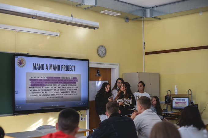 Dijaki so se ukvarjali s človekovimi pravicami in temeljnimi svoboščinami.