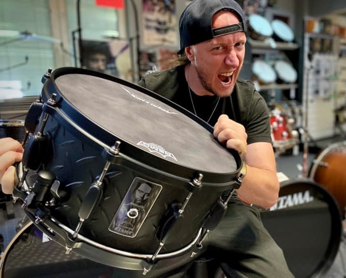 Marko Soršak Soki in boben Larsa Ulricha.