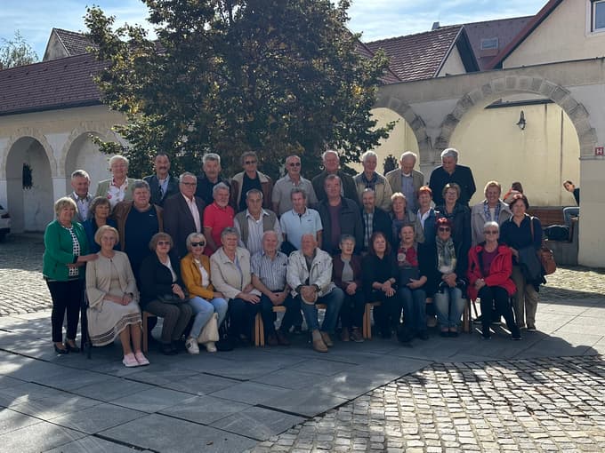 (FOTO) V Slovenj Gradcu zakopali časovno kapsulo. Kaj je v njej?
