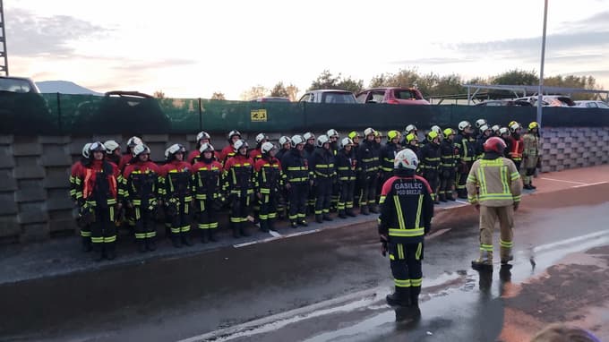 (FOTO in VIDEO) Gasilska vaja: Nezadovoljni bivši delavec na več mestih avtoodpada Pintarič podtaknil požar