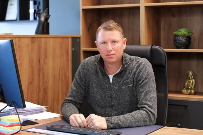 Mitja Žlajpah, direktor prodaje v podjetju Stela Haus: "Na trgu ne želimo biti prepoznavni kot največji proizvajalec montažnih hiš, marveč predvsem kot proizvajalec kvalitetnih montažnih hiš."