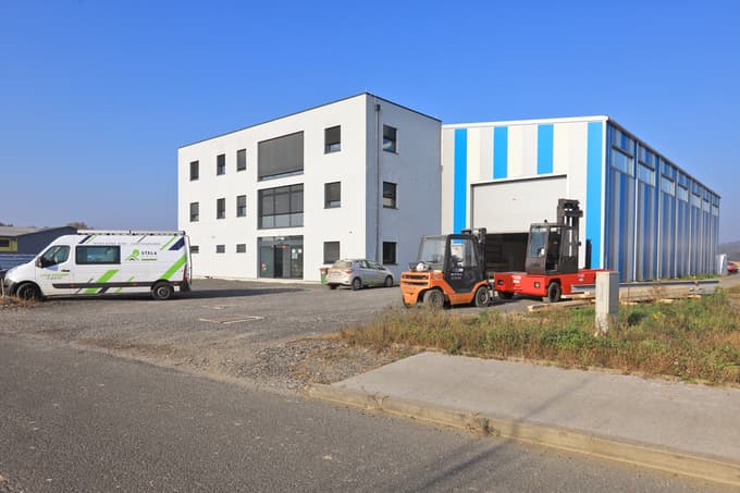 Danes ima podjetje Stela Haus, katerega sedež z lastno proizvodnjo je v Lenartu v Slovenskih goricah, 28 zaposlenih.