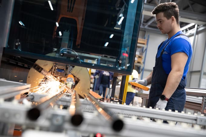 Vsem zaposlenim v podjetju omogočajo usposabljanja v skladu s potrebami delovnega mesta in željami zaposlenih.