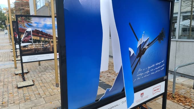 (FOTO) Vandalizem v mariborski dnevni sobi: Koga je zmotila razstava na Trgu Leona Štuklja o večnosti zapisani trti?
