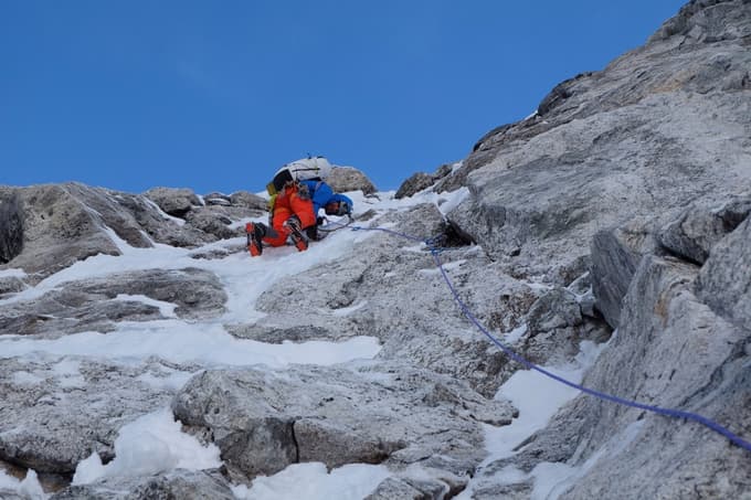 Matija Volontar med plezanjem začetnih raztežajem