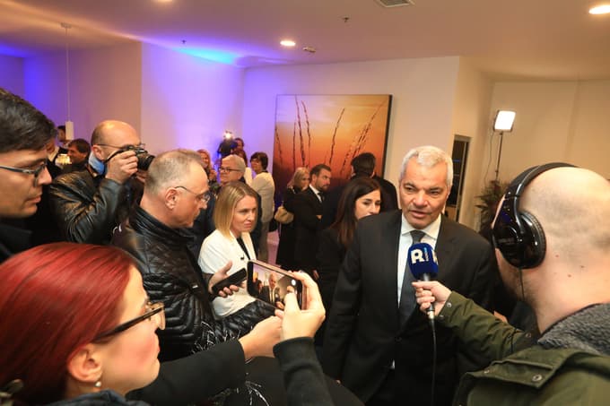 (VOLITVE MARIBOR) Večerovi novinarji na terenu: Kaj vse so videli in posneli v štabih županskih kandidatov?