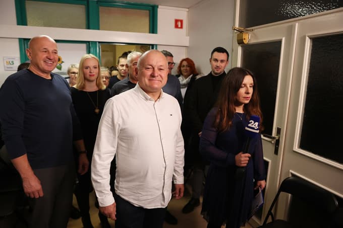 (VOLITVE MARIBOR) Večerovi novinarji na terenu: Kaj vse so videli in posneli v štabih županskih kandidatov?