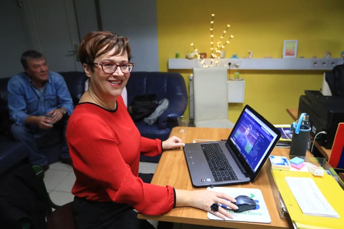 (VOLITVE MARIBOR) Večerovi novinarji na terenu: Kaj vse so videli in posneli v štabih županskih kandidatov?